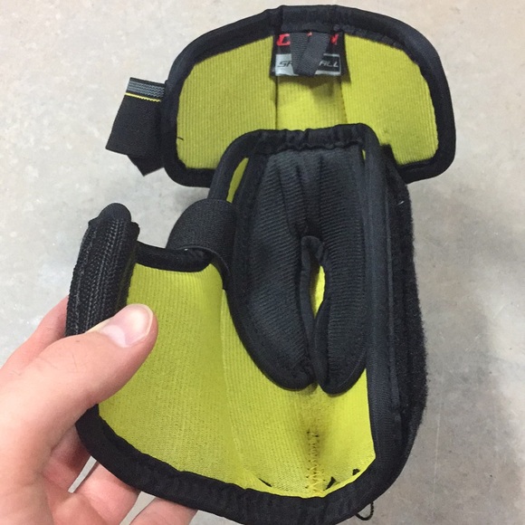 CCM 2052 PRO YOUTH HOCKEY ELBOWPADS - Picture 3 of 4